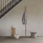 Garderobenständer in dänischem Design aus Holz - LAID BACK von We Do Wood