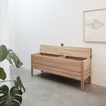 FORM & REFINE - A LINE STORAGE BENCH 111 moderne Truhenbank aus Holz