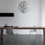 David Trubride - CORAL kugelförmige Hängeleuchte aus Bambus in weiß