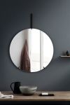 Moebe Wall Mirror - runder Design Wandspiegel in schwarz im Badezimmer