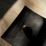 Audo Copenhagen RELEVÉ PLATTER - Obstschale aus Akazie quadratisch