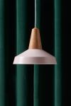 EIKON CIRCUS von Schneid mit einem Sockel aus Eichenholz Design Pendelleuchte mit Holz von Schneid - EIKON CIRCUS