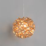 Ausgefallene Pendelleuchte No. 1 PENDANT GIANT von Tom Raffield in der Variante Esche PENDANT GIANT von Tom Raffield Pendelleuchte für hohe Decken in Esche