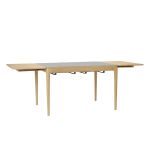 Ausgezogener Esstisch HEART'N'SOUL DINING TABLE 120 mit Schubladen UMAGE mit einer Tischplatte aus FENIX-Nanolaminat in der Farbe Cloud Grey Ausziehbarer Esstisch in Cloud Grey - Der Heart N Soul Dining Table 120 von Umage
