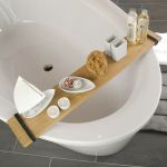Stilvolle Badewannenablage BADEBRETT aus Holz von Raumgestalt BADEBRETT von Raumgestalt - Badewannenablage aus Holz