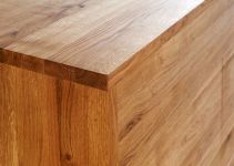 LINEA Kommode: Robuste Oberfläche und durchgehende Lamellen