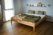 Modern eingerichtetes Schlafzimmer mit dem Massivholz Bett EMILY von Sixay Massivholzbett modern - EMILY von Sixay