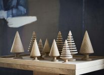 Die schlichten TREE Holzfiguren von The Oak Men gibt es nicht nur in verschiedenen Größen, sondern auch mit unterschiedlichen Designs The Oak Men - TREE Holzfiguren in verschiedenen Ausführungen