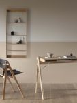 In Kombination mit dem Schreibtisch FIELD DESK und dem Wandregal FIVESQUARE von We Do Wood entsteht ein modernes Home Office Setting Designer Schreibtisch modern aus Eiche - FIELD DESK von We Do Wood