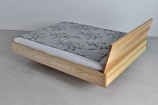 Rückansicht von dem Bett QUADRA in Esche geölt Design Bett Massivholz in Esche geölt QUADRA von vitamin design