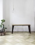 Das ideale Duo für die Garderobe - die Design Sitzbank RANK BENCH und die RR-1 Glühbirnen Lampe von Roon & Rahn Design Sitzbank Garderobe von Roon & Rahn - RANK BENCH mit RR-1 Glühbirnen Lampe