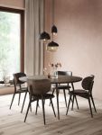 Design Hängeleuchte TERHO LAMP aus schwarz geöltem Lindenholz von Mater zusammen mit dem ACCENT DINING TABLE von Mater Design Hängeleuchte TERHO LAMP in schwarz von Mater