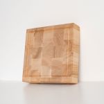 Kleines Holzbrett WOODSTONE von Rio Lindo mit den Maßen 20 x 20 cm WOODSTONE von Rio Lindo - Holzbrett mit Saftrille