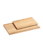 Erhältlich ist das Serviertablett TRAY von MOEBE aus FSC-zertifizierter Eiche in zwei Größen TRAY von MOEBE Serviertablett aus Eiche