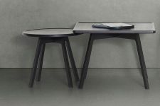 Die kleine Version des runden Couchtisches C2 COFFEE TABLE mit der großen Version des quadratischen C2 COFFEE TABLE von Andersen Furniture in Eiche, schwarz lackiert Couchtisch in Eiche schwarz lackiert - C2 COFFEE TABLE von Andersen Furniture