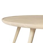 Detail der Oberfläche des ACCENT DINING TABLE Esstischs von Mater Esszimmertisch rund in Eiche natur Oberfläche - ACCENT DINING TABLE von Mater