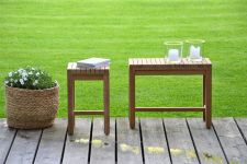 Klare Linien, ausgewählte Materialien und eine hochwertige Verarbeitung kennzeichnen die Blumenhocker SAMOA FLOWER von Jan Kurtz Blumenhocker aus Holz in Teak für den Outdoor-Bereich - SAMOA FLOWER von Jan Kurtz