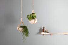 Hängende Blumentöpfe - MORVAH SMALL CEILING HANGING PLANTER von Tom Raffield