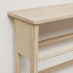 Die lebendige Maserung des Eichenholzes macht jedes Schuhregal A LINE SHOE RACK von FORM & REFINE zu einem echten Unikat Schuhregal in Eiche weiß mit 72 cm Breite - A LINE SHOE RACK von FORM & REFINE