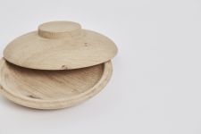 Hochwertige Holzschatullen WOODEN SPHERE und WOODEN GALAXY in Eiche natur von Kristina Dam Holzschatullen für Schmuck in schwarz geölt von Kristina Dam - WOODEN SPHERE und WOODEN GALAXY