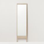 Standspiegel aus Holz in Eiche weiss - A LINE MIRROR von FORM & REFINE