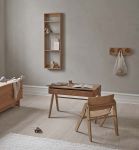 Moderne Kinderzimmereinrichtung mit dem Kinderstuhl LILLY'S CHAIR, dem Kinderschreibtisch GEO'S TABLE und dem Wandregal FOURSQUARE von We Do Wood modernes Kinderzimmer mit Kinderstuhl aus Holz - LILLY'S CHAIR von We Do Wood