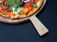Rio Lindo - PIZZA BOARD Pizzabrett aus Holz in Eiche mit Griff