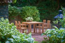 Mit dem Gartenmöbel-Set MAXIMA aus witterungsbeständigem Teakholz von Traditional Teak entsteht auf der Terrasse eine einladende Sitzgruppe Traditional Teak - MAXIMA modernes Gartenmöbel-Set aus Holz mit Esstisch