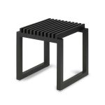 Flur Hocker aus Holz in Eiche schwarz - CUTTER STOOL von Skagerak