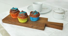 Kleines Holzbrett mit Griff in Eiche geräuchert in 29x12x2,2 cm zum Servieren von Speisen Holzbrett mit Griff in Eiche geräuchert von Raumgestalt