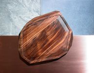 Schneidebrett mit Saftrille in Nussbaum von Noyer  Schneidebrett mit Saftrille in Nussbaum von Noyer