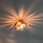 Handgefertigte Deckenleuchte SKIPPER aus Holz in Esche von Tom Raffield  Deckenleuchte SKIPPER FLUSH von Tom Raffield in Esche