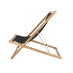 Das Design des Deckchairs NIZZA von Jan Kurtz ist schlicht gehalten und fügt sich somit in jeden Außenbereich ein Jan Kurtz NIZZA - Liegestuhl aus Holz in Teak in schwarz