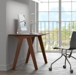 Dank seines klaren Designs und der verschiedenen Varianten fügt sich der Schreibtisch CITIUS OFFICE von vitamin design in unterschiedliche Wohnraumkonzepte ein Schreibtisch aus Massivholz in Walnuss - CITIUS OFFICE von vitamin design