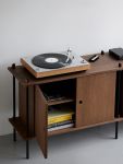 Sideboard im modernen Design aus Holz und Metall - Das Shelving System von Moebe