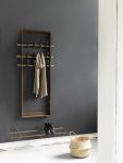 Eine schöne Ergänzung zur Wandgarderobe COAT FRAME bildet das Schuhregal SHOE RACK ebenfalls von We Do Wood Wandgarderobe in Eiche geräuchert COAT FRAME von We Do Wood