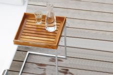 Moderner Beistelltisch PIZZO aus Holz und Metall für den Garten mit abnehmbarem Tablett von Jan Kurtz Beistelltisch aus Holz und Metall für den Garten - PIZZO von Jan Kurtz