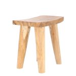 Vier sich nach unten verjüngende Beine tragen die eckige Platte des Beistelltisches ELEPHANT von Jan Kurtz eckiger Teakholz Beistelltisch und Hocker - ELEPHANT eckig von Jan Kurtz