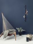 Danish Design at its best: die ausgefallene Garderobe COPENHANGER von We Do Wood wertet Wohnräume sowohl funktional als auch optisch auf ausgefallene Garderobe in Eiche schwarz gebeizt - COPENHANGER von WeDoWood