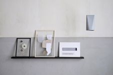 Schwarz gebeizte Eichenholz Bilderleiste GALLERY SHELF von Moebe Bilderleiste aus Holz in Eiche schwarz - GALLERY SHELF von Moebe