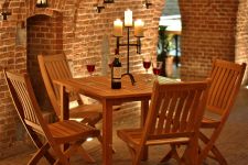 Teak Gartentisch quadratisch - THEODORA TABLE und Klappstuhl VICTORIA von Traditional Teak