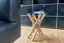 Beistelltisch rund aus Glas und Holz. TAVOLINO von keilbach