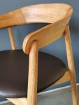 Armlehnstuhl aus Holz gepolstert - JANU DINING CHAIR WITH ARMRESTS von Insan