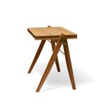 Seitenansicht vom modernen Schreibtisch FIELD DESK von We Do Wood Moderner Schreibtisch in Eiche - FIELD DESK von We Do Wood