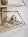 Das WOOD WALL SHELF Wandregal als stilvolle Ablage für Bücher und Deko Andersen Furniture WOOD WALL SHELF - Holz Design Bücherregal