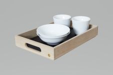 Vielseitig einsetzbares Holz Tablett SERVING TRAY in der mittleren Variante (36x24cm) von Andersen Furniture Von Andersen Furniture - SERVING TRAY Holz Tablett
