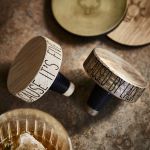 Wiederverwendbarer Weinflaschenverschluss BOOZE PLUG von The Oak Men aus hochwertigem Holz Flaschenverschluss in Eiche BOOZE PLUG von The Oak Men