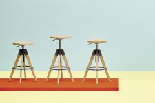 Höhenverstellbarer Barhocker ARKI-STOOL aus Holz im modernen Design von Pedrali Barhocker höhenverstellbar im modernen Design aus Holz - ARKI-STOOL von Pedrali