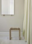 Wandspiegel mit Holz - CUTTER mit CUTTER STOOL von Skagerak