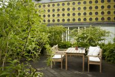 klassische Gartensitzgruppe aus Teakholz im dänischen Design - SKAGEN von Skagerak